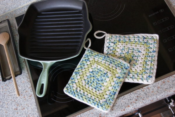 Cozy Granny Square Pot Holders Crochet Pattern - Image 2