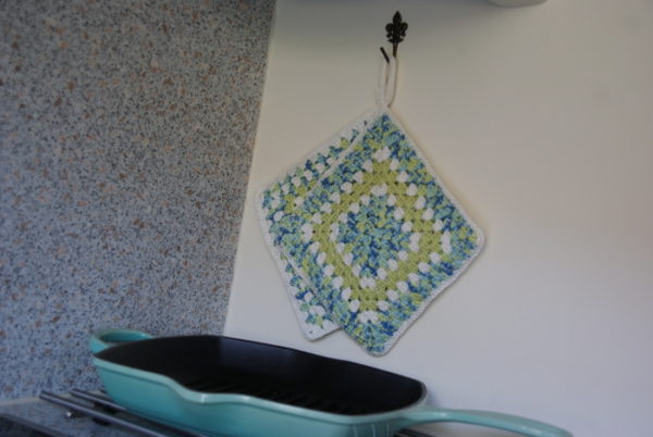 Cozy Granny Square Pot Holders Crochet Pattern - Image 3